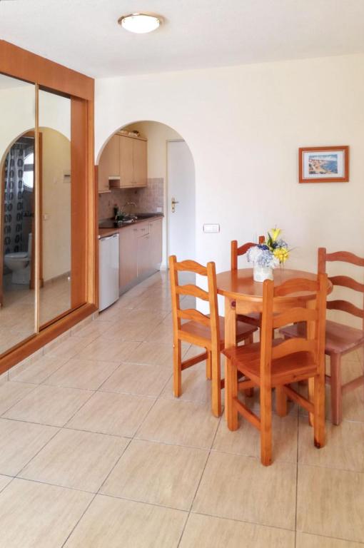 Cozy apartment in Costa del Silencio 55 m² with pool - 4