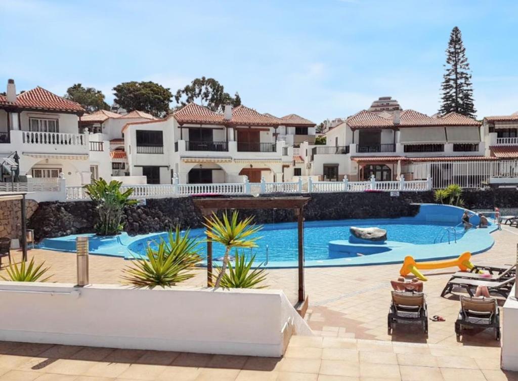 Comfortable Apartment in Arona, 50 m², Shared Pool, Arona