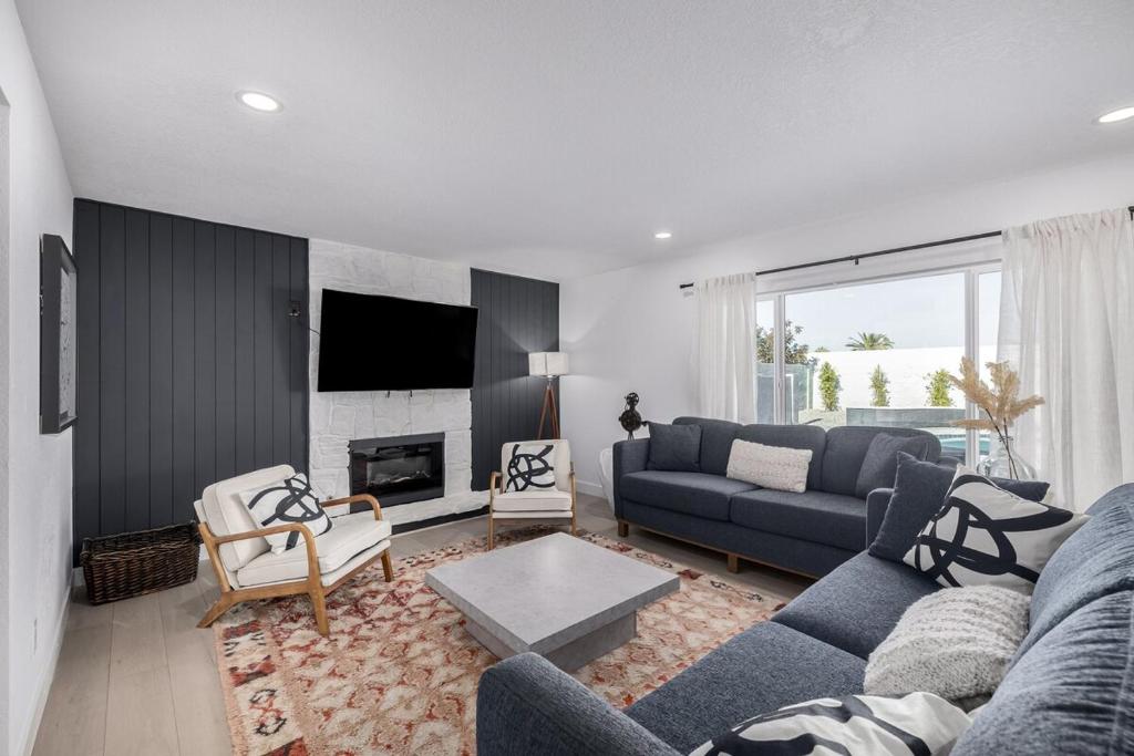 Modern House in Lakes Community, Tempe