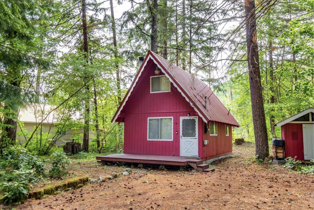 Little Red Chalet, Packwood