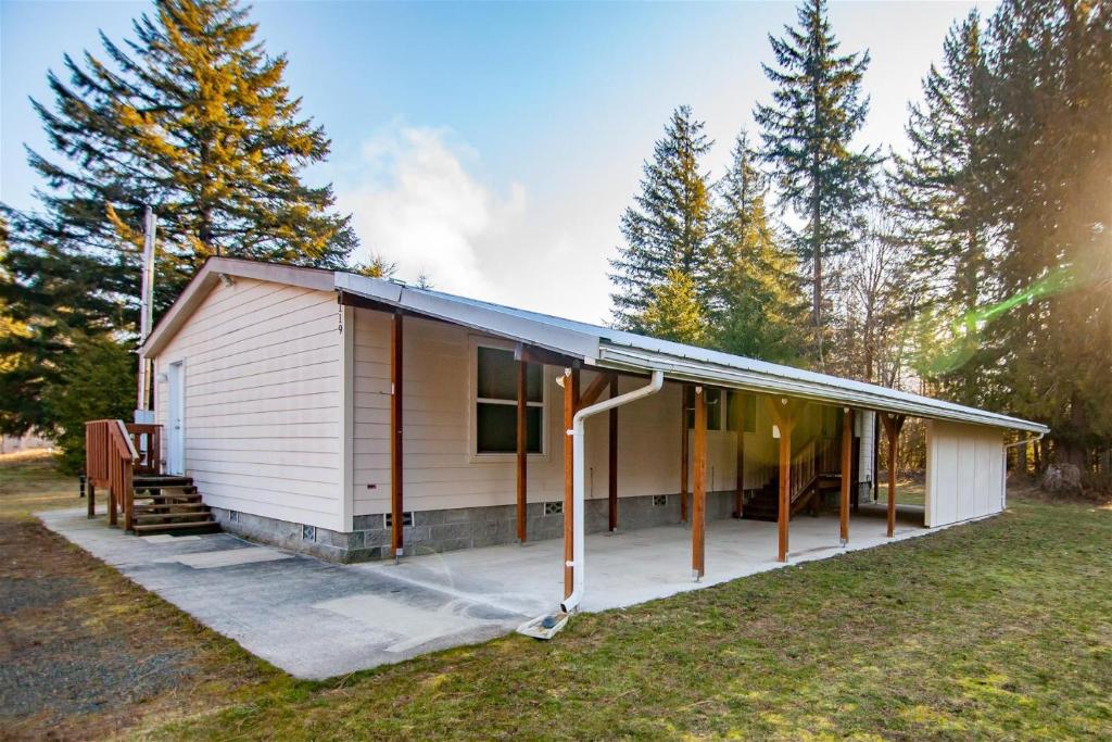 Little Woods Outpost, Packwood