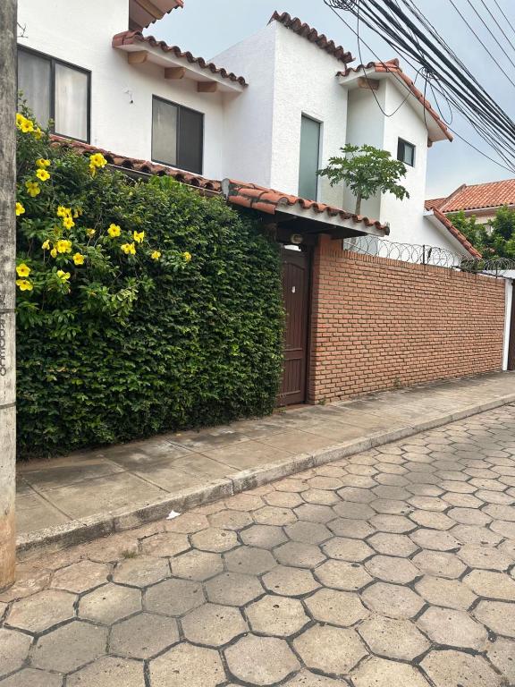 casa con piscina - 4