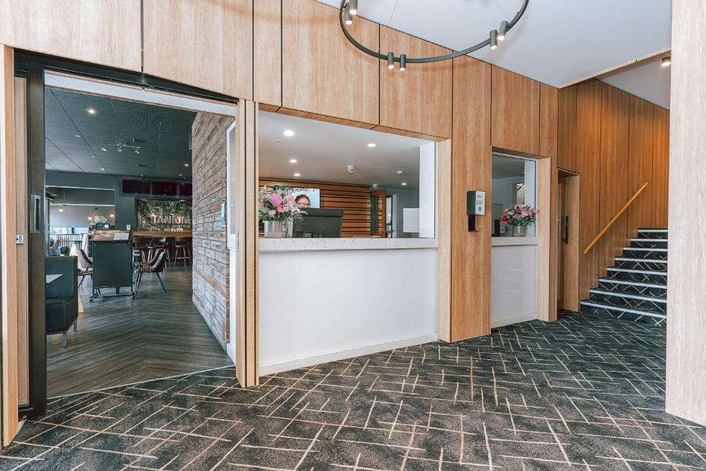 머큐어 론세스턴 로비