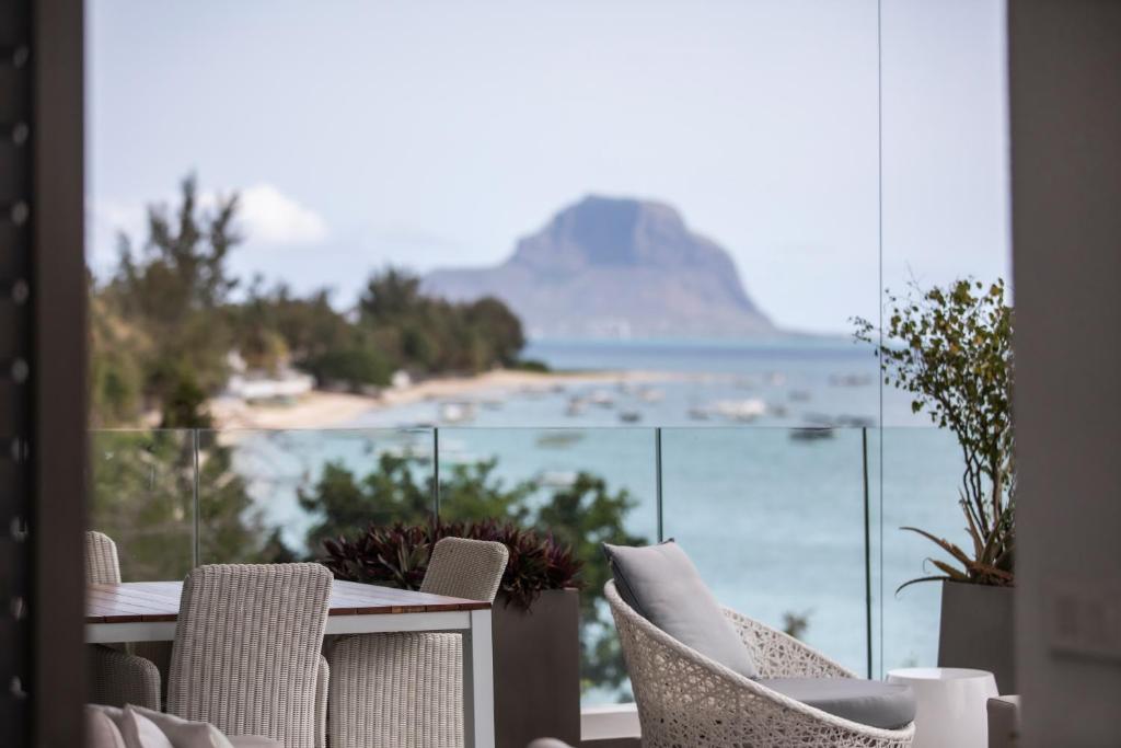 Ocean View Penthouse With Pool, Beach and Sunset, Tamarin