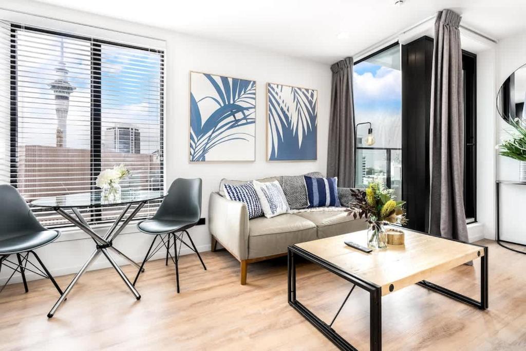 Tree-Lined Studio on High Level with Skytower View, Окленд