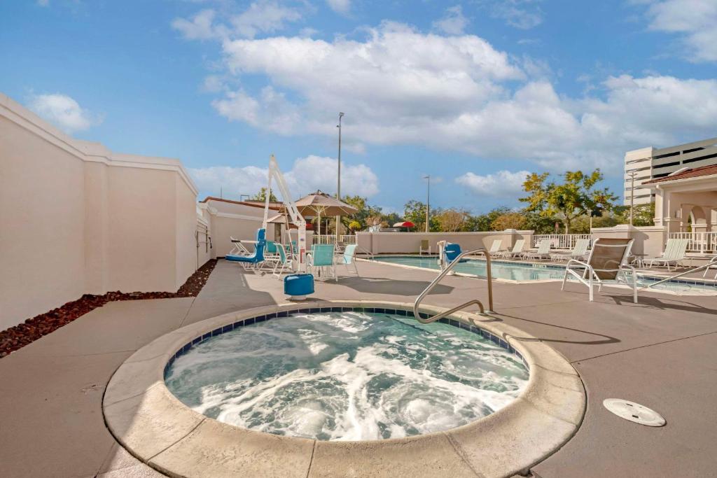 Swimming pool, Comfort Suites Downtown in Orlando (FL)