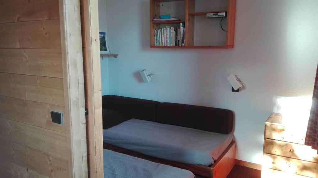 Appartement 5 personnes une chambre proche pistes balcon vue montagne Draps et serviettes non fournis Ménage à réaliser par le locataire - 3