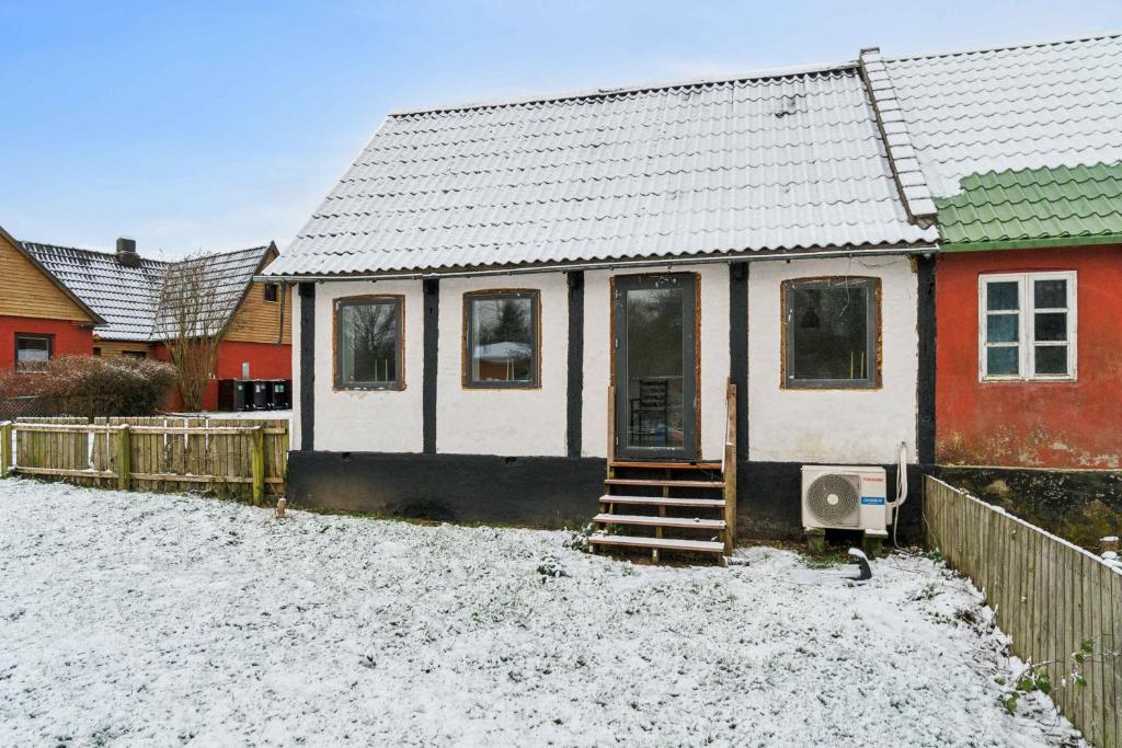 Cosy House Near Forest, Ronne