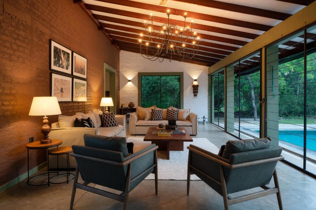 Neem Tree House, Kirinda