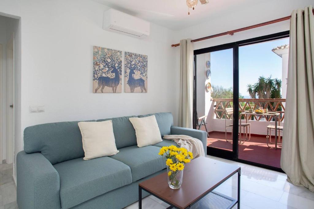 Cozy Apartment with Terrace - 4