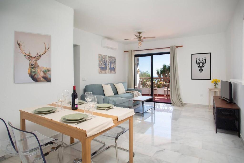 Cozy Apartment with Terrace - 1