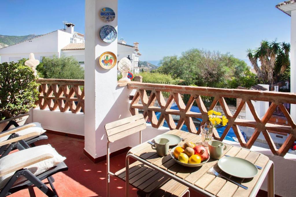Cozy Apartment with Terrace - 2