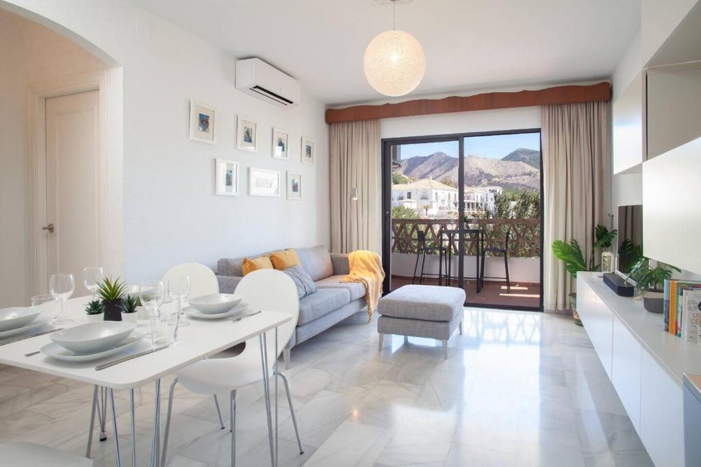 Delightful Apartment With Picturesque Views, Mijas