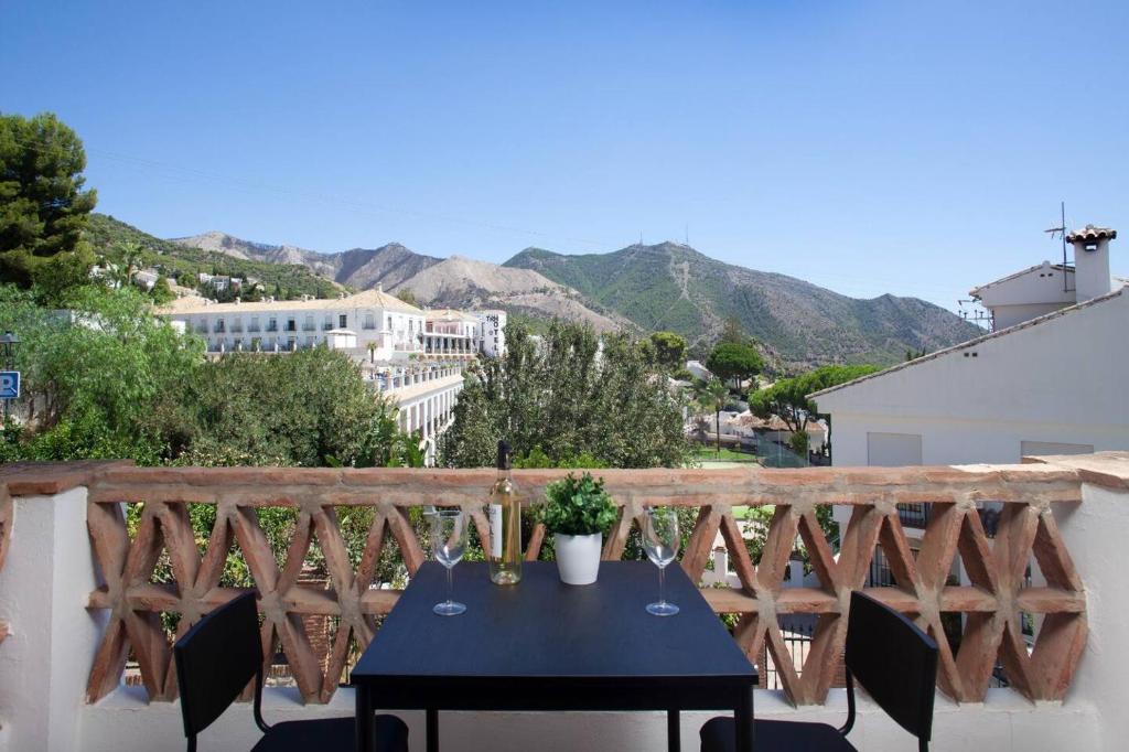 Delightful Apartment with Picturesque Views - 2