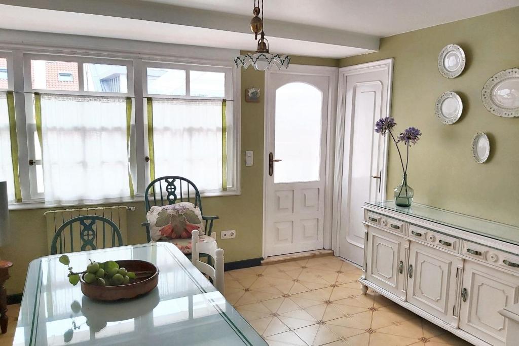 Spacious house with terrace and balcony in A Coruña - 2