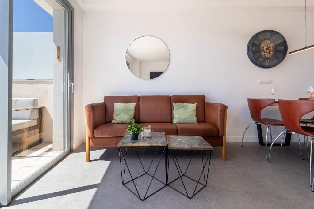 Seaview 3-Bed Flat with 2 Terraces Mijas Pueblo - 4