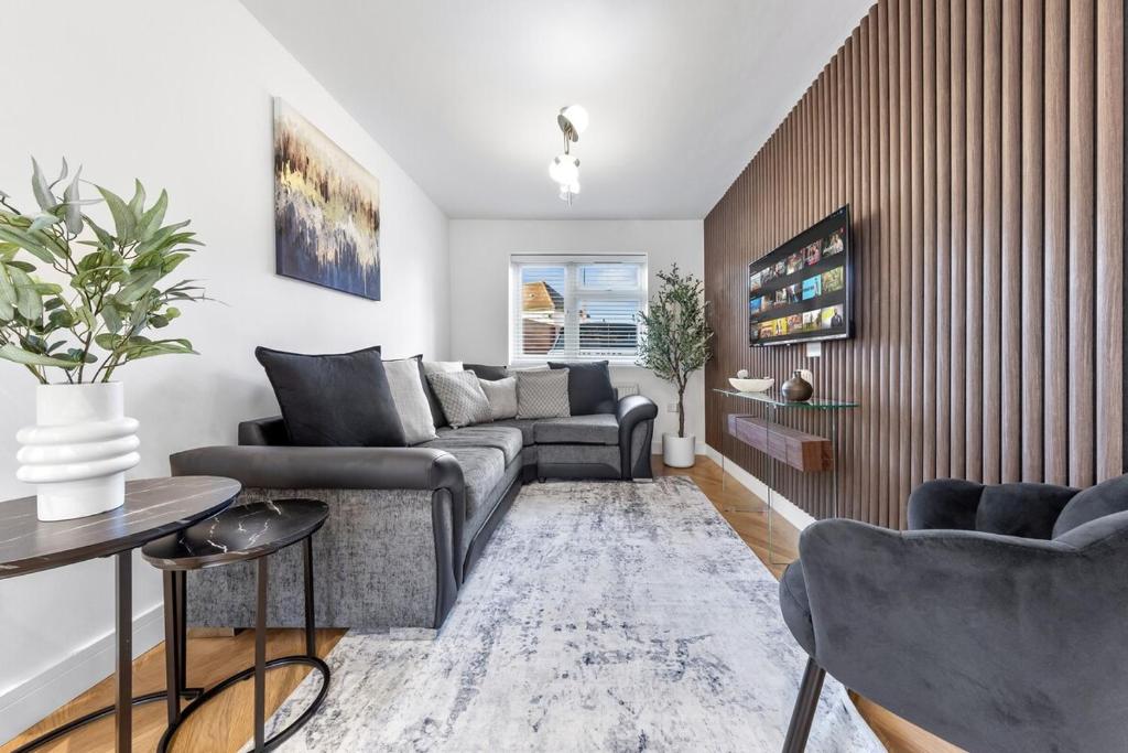 Contractors, Best Monthly Deals, Spacious 4BR, Brentford