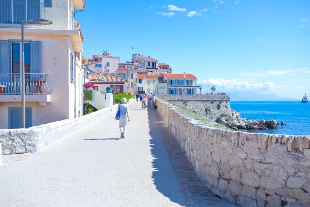 A8 Staywizus - 2 BDR Duplex Remparts Heart of Old Antibes - 1