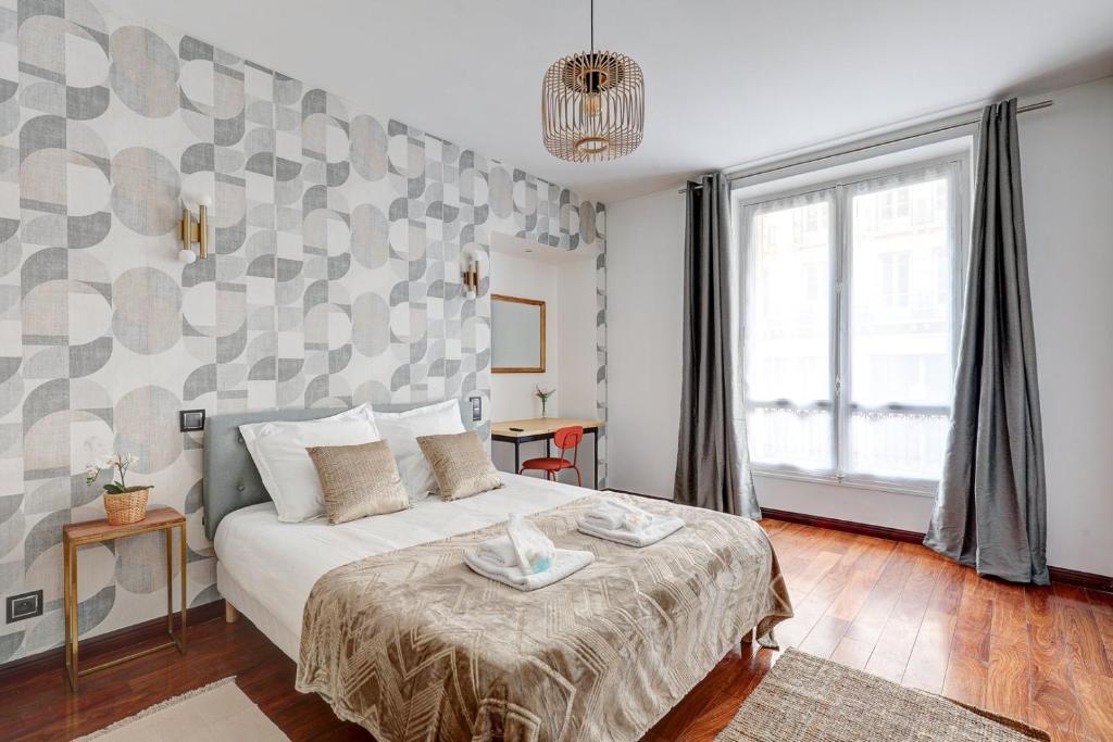 Martine Suite, Place de la République - 2