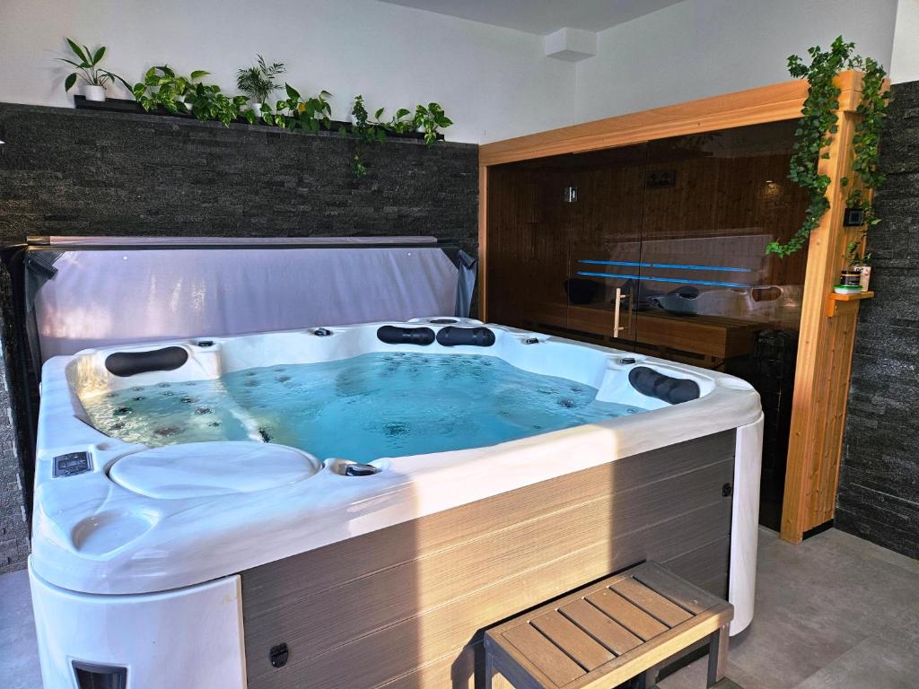 Domek z jacuzzi Cztery Pory Roku, Czchów