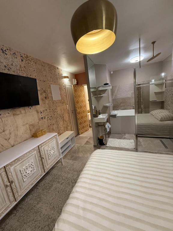 love room - 1