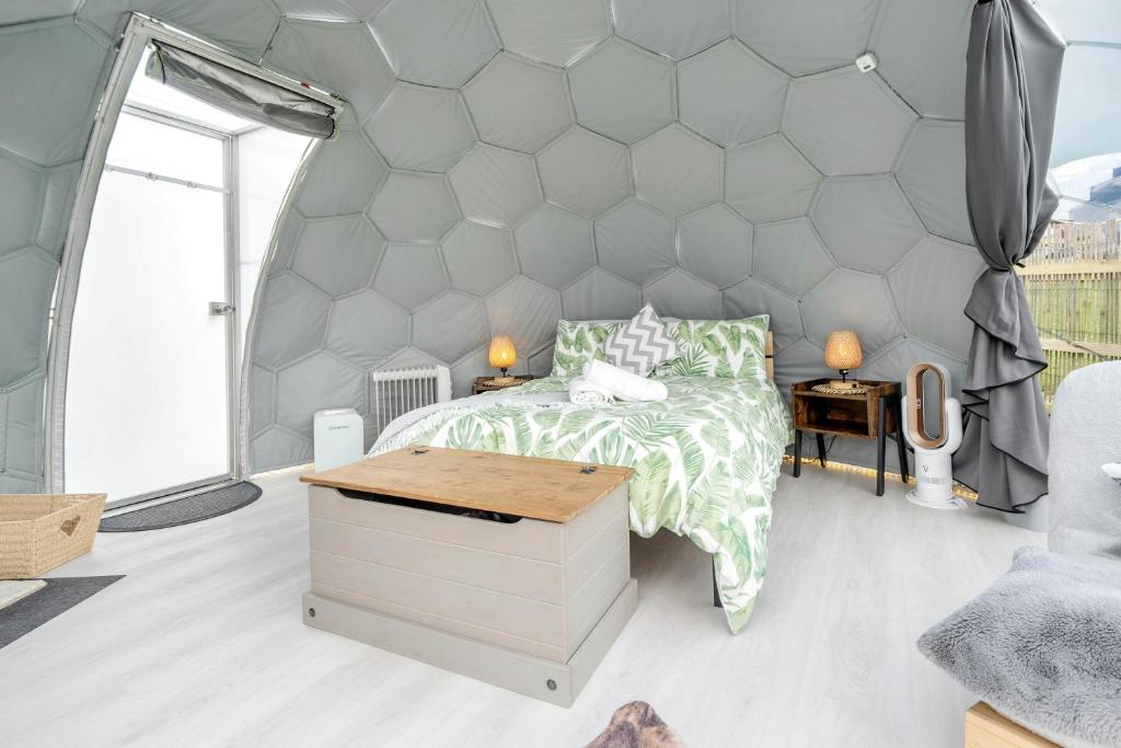 Deerstone Glamping-Weets Hill dome with Hot tub, Earby