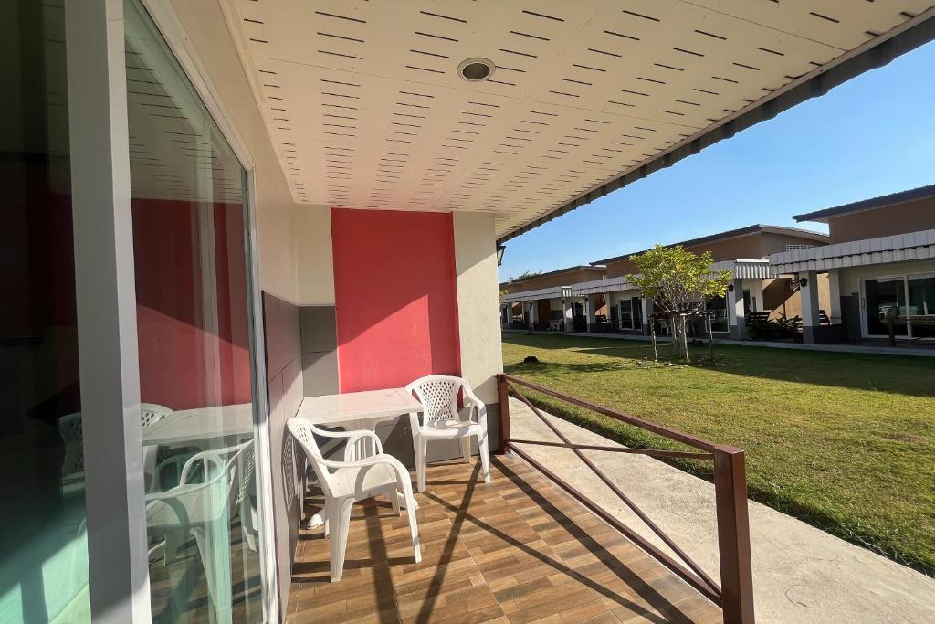 ウートン ガーデン リゾート (U-Thong Garden Resort) バルコニー/テラス