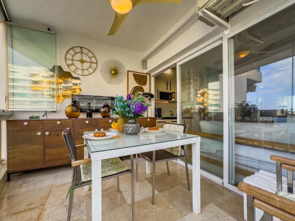 Palm Beach 4B Studio with sea views and Private Parking - 5