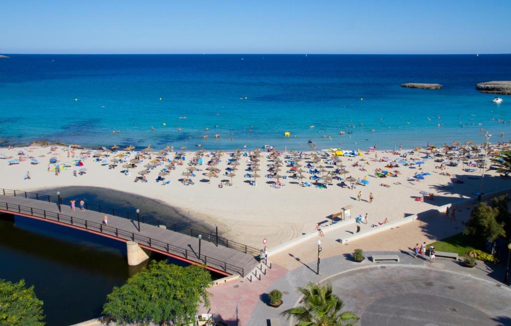 Apartamentos Playa Moreia — S'Illot, Balearic Islands