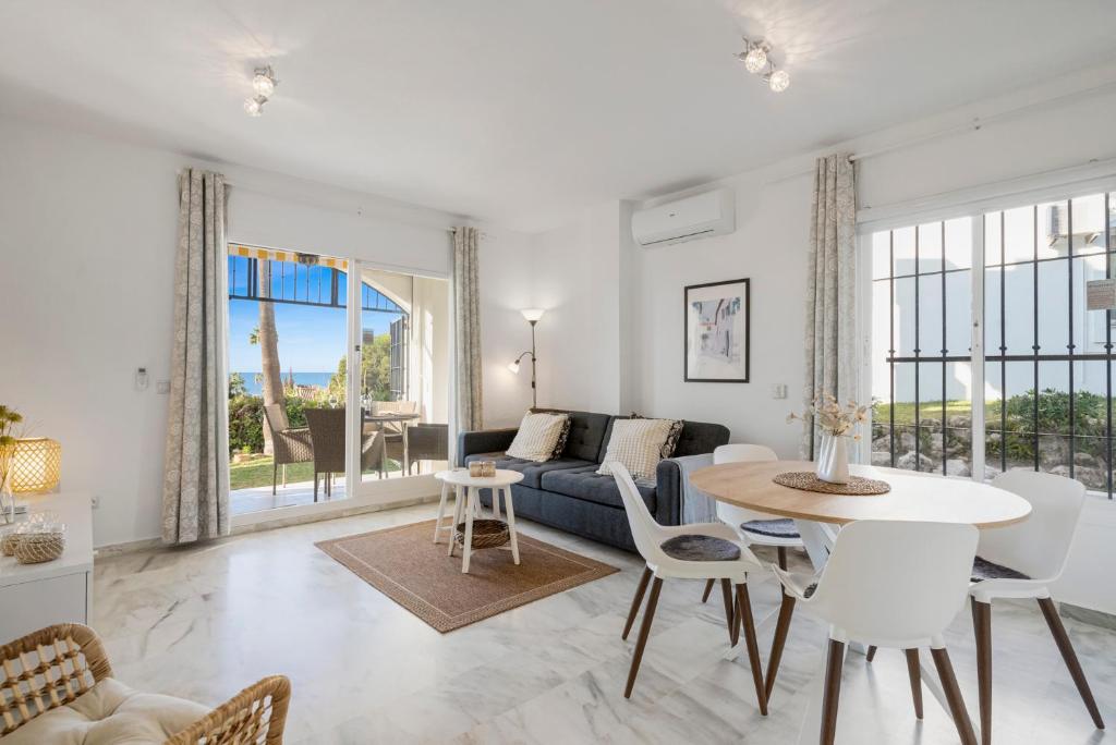 Pool and garden apt by Costarentals - Ref 253 - 4