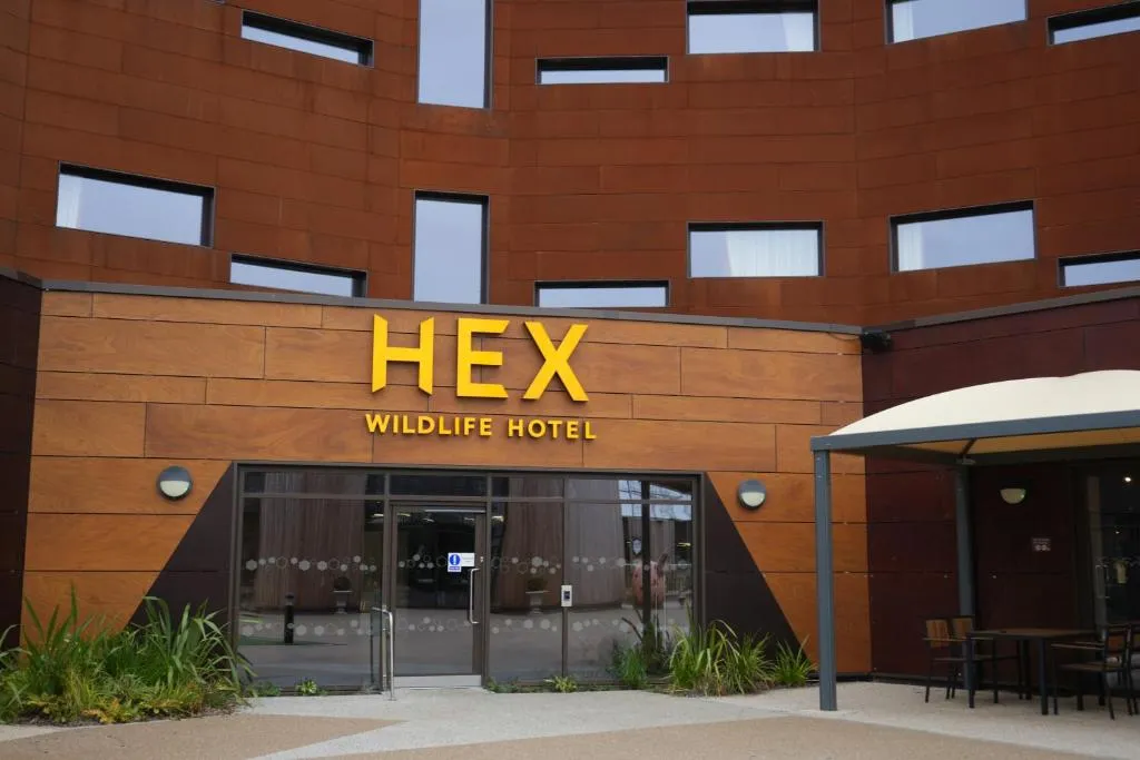 Hex Wildlife Hotel at Yorkshire Wildlife Park, hotel in Doncaster