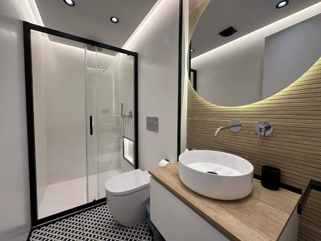 Irreverents Suites - 3
