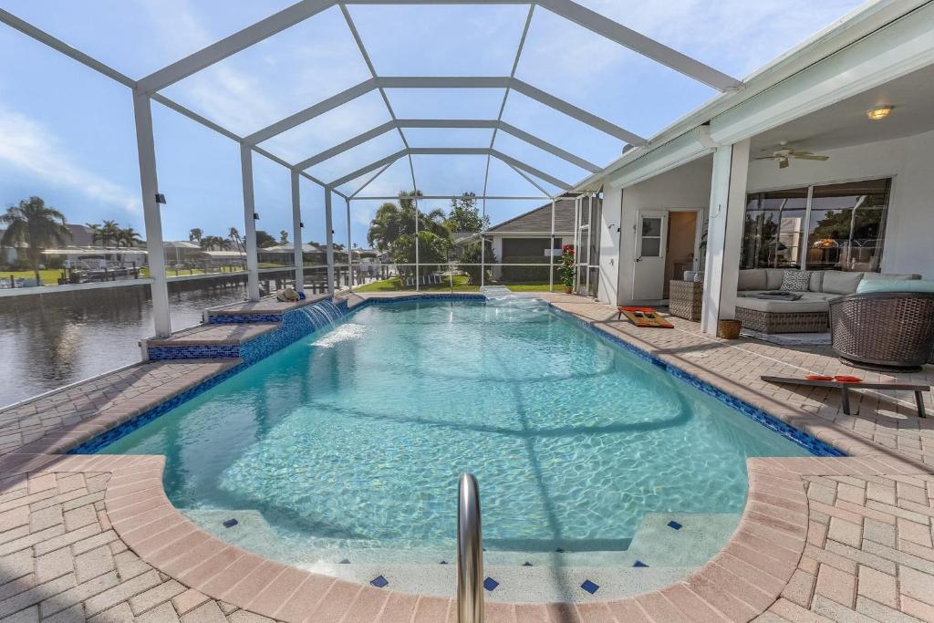 Gulf Access, Dock with Tiki, Heated Pool & Pool Table - Mango Paradise-Roelens, Cape Coral