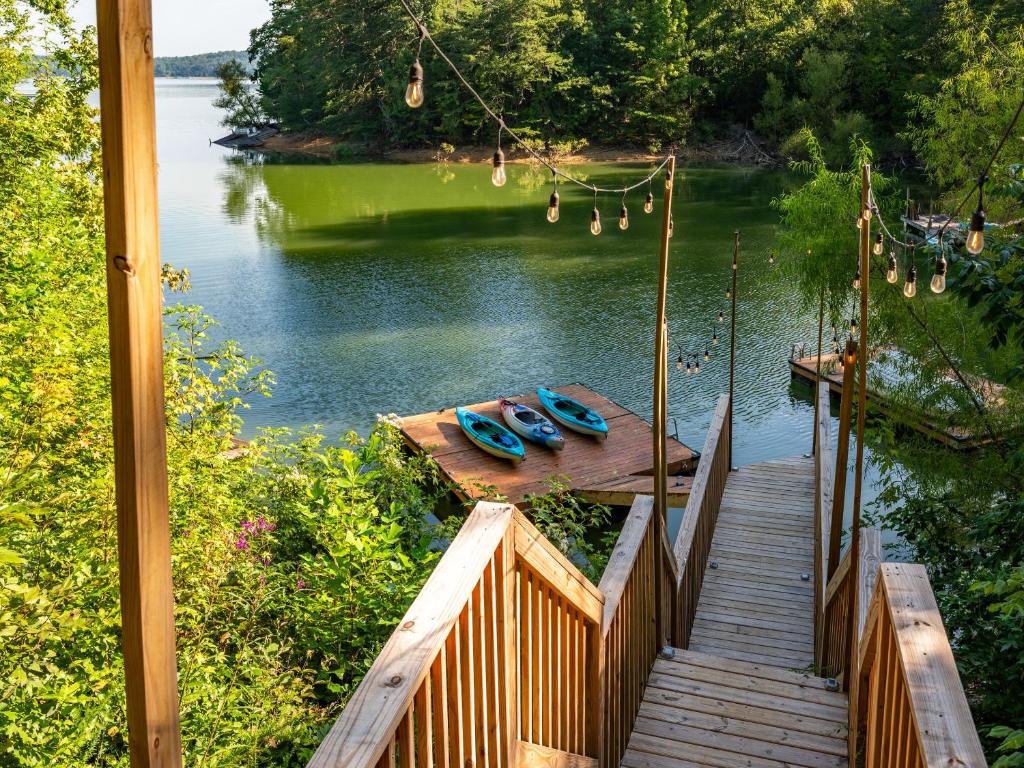 Emerald Cove, Dandridge