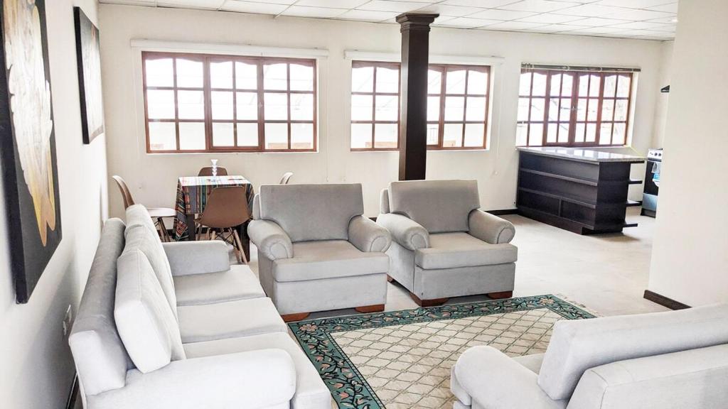 Full Apartment Comfortable, Spacious and with Natural Light in Cuenca - ID301, Cuenca