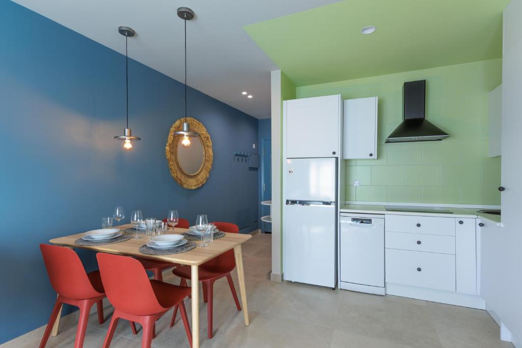 Ocean View 2 Bedrooms Flat - Air Conditioning & Free Parking & Wi-Fi - 4
