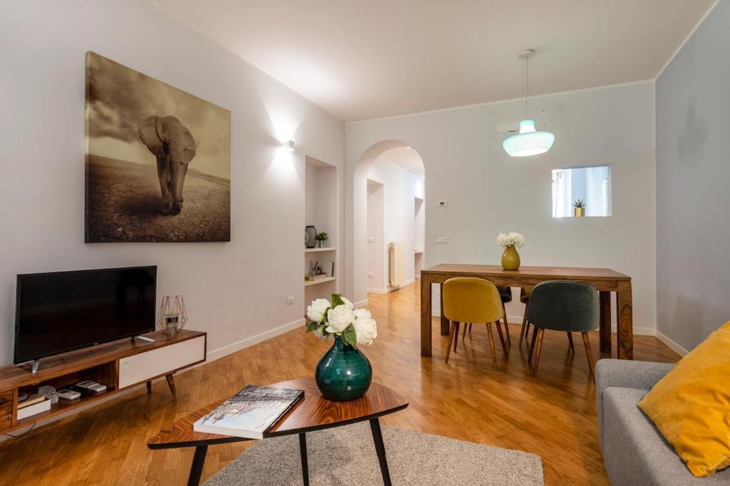 Luxury Design Apt in Brera District - B Home, Milan