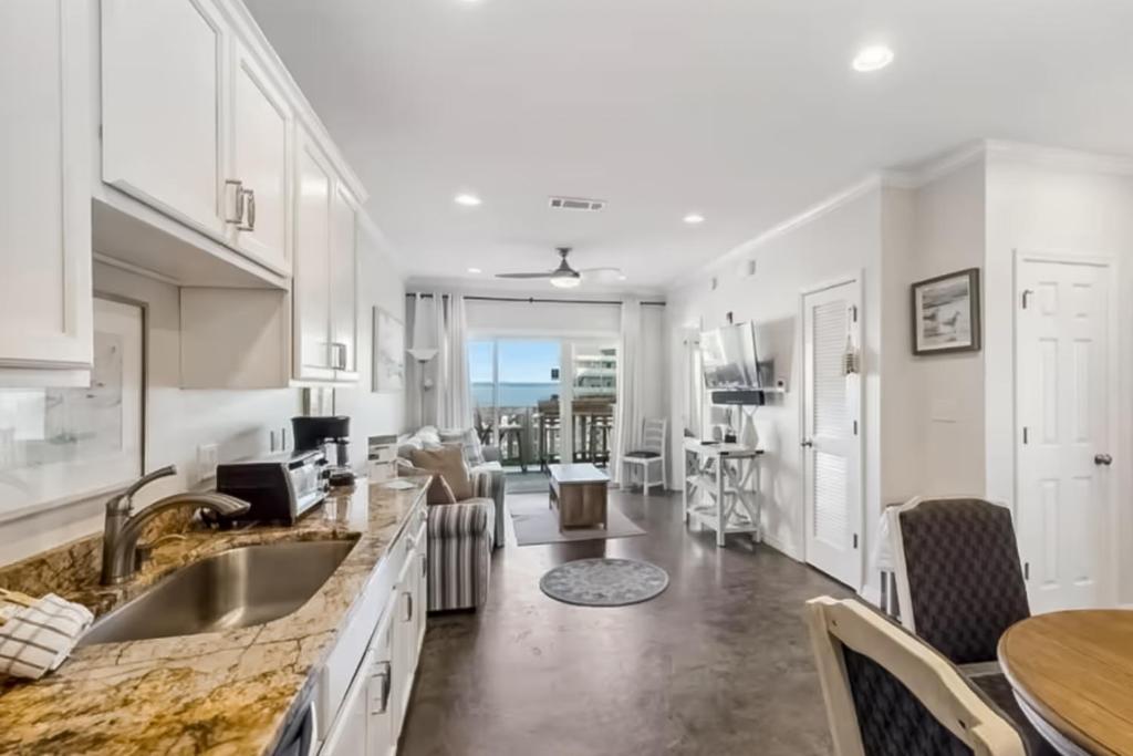 Baywatch H4, Pensacola Beach