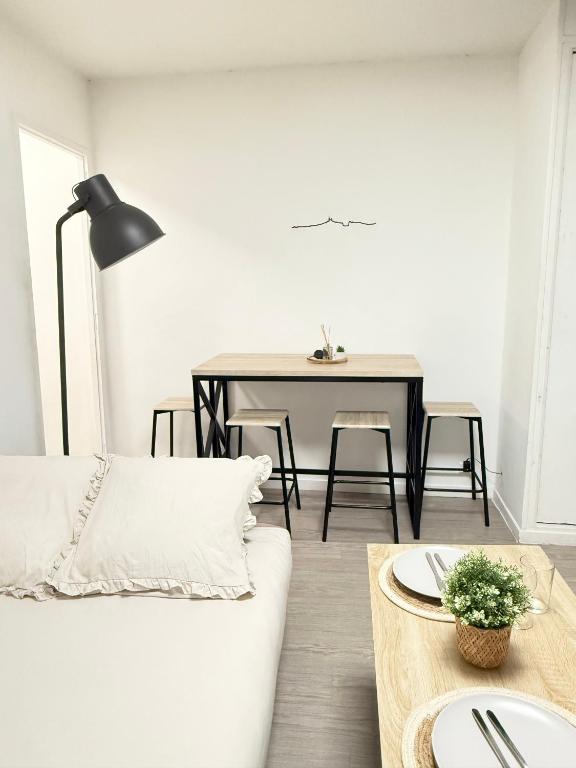 Cocon Marseillais, Centre-Ville, Vieux-Port - Rue Paradis, Rénové, Climatisé, 2pers - 5