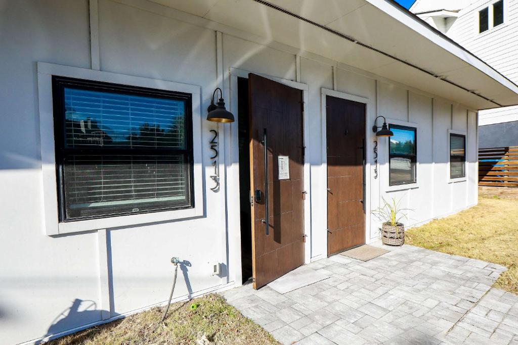 Sojourn Steps to the Beach Sleeps 4, Virginia Beach