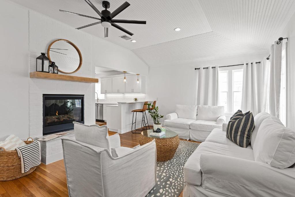 Fraulein Haus walk to Main St sleeps 5, Fredericksburg