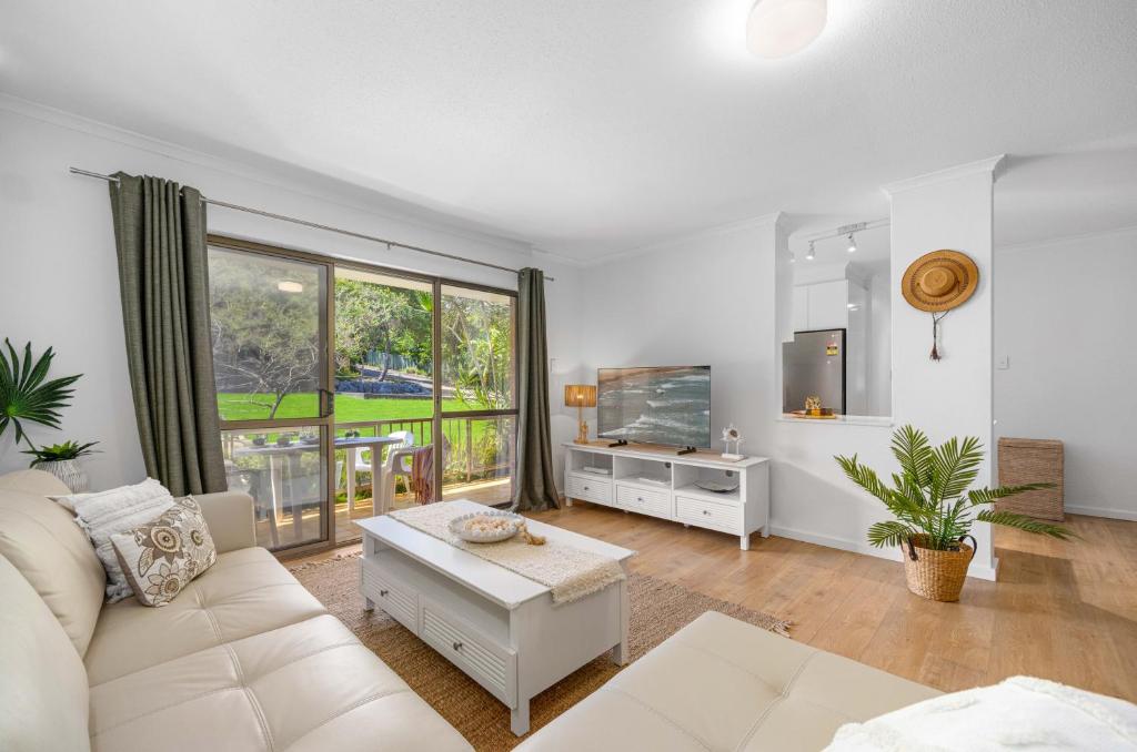 Shelly Cove Apt 12 - common pool, Port Macquarie
