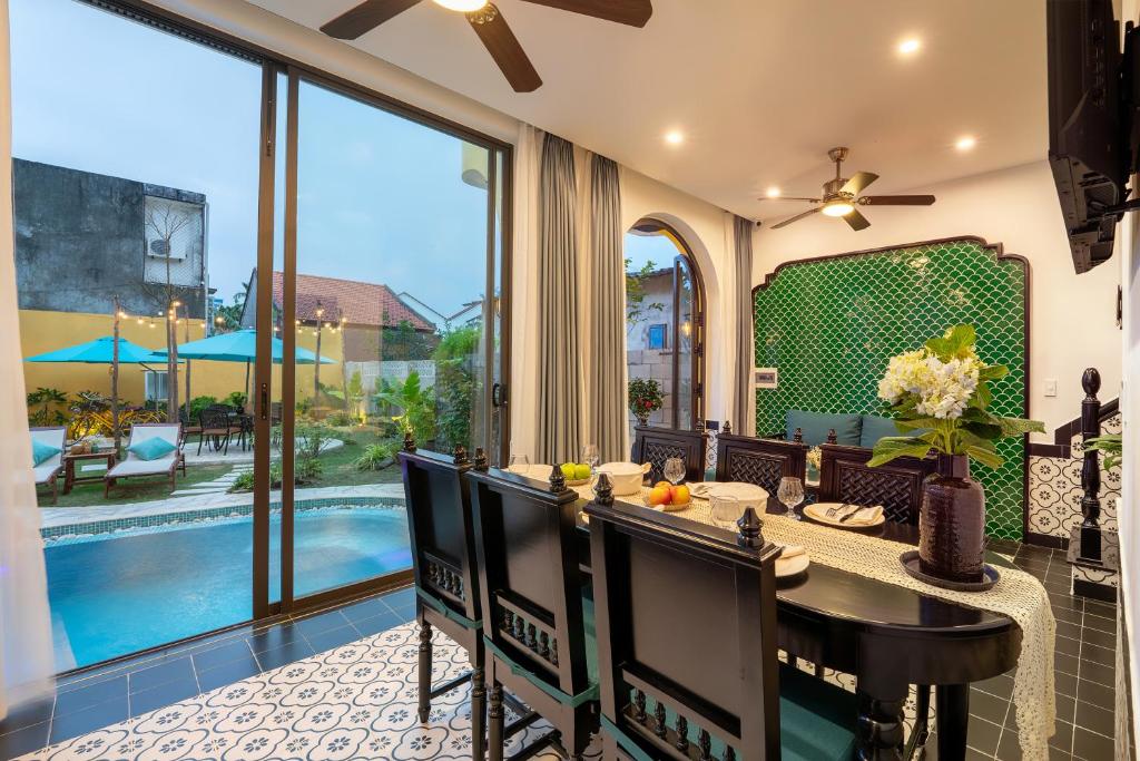 Hoian Cocoviet2 Villa - 3 BR Poolside Retreat, Old Town