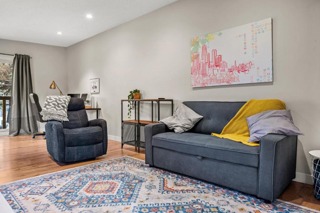 Comfy, Cozy, Central Calgary, 2BR and 1BTH, Calgary
