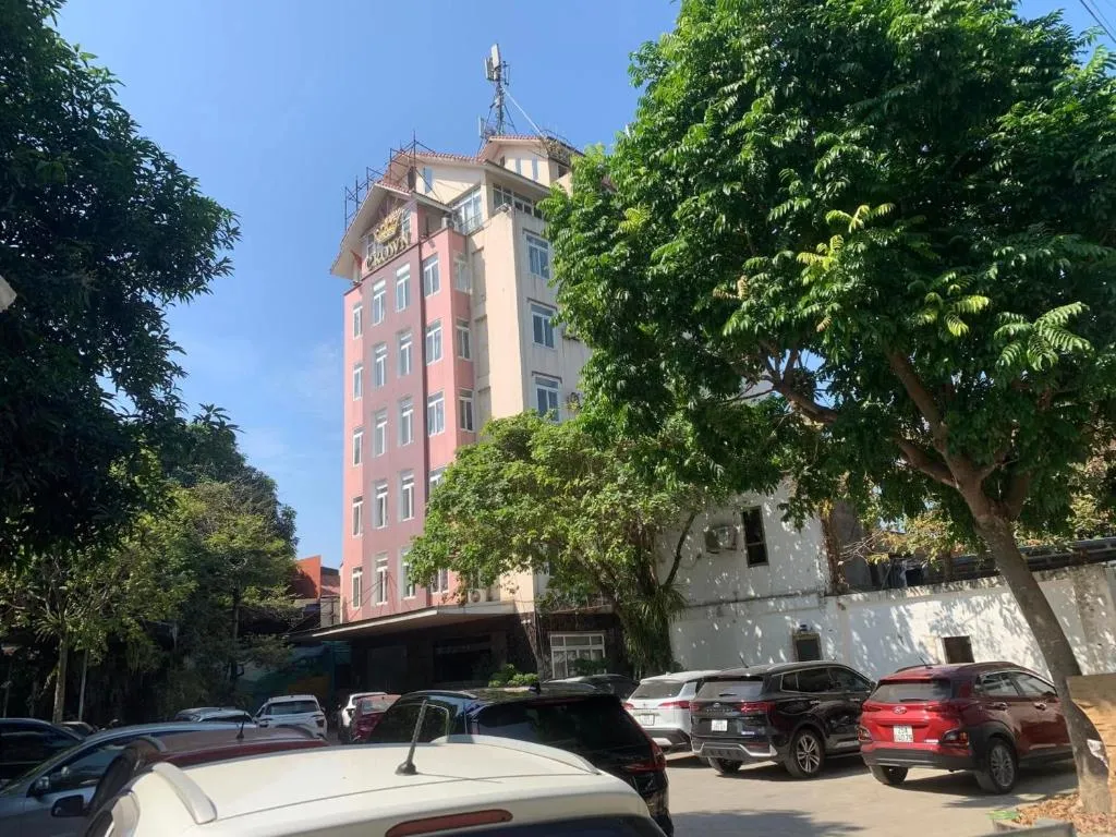 Crown Hotel, hotel in Thái Nguyên