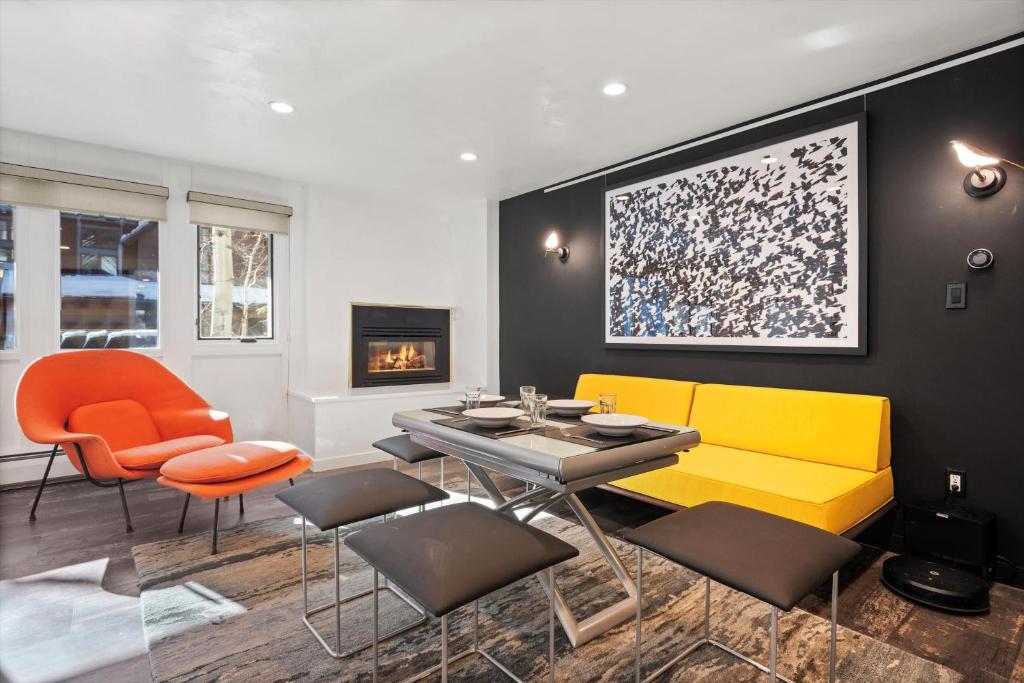 Downtown Aspen Studio Steps To Gondola & Trails - 305a, Aspen