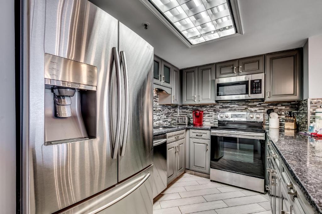 Photo inspiration: Spacious Luxury Condo Rentals With Panoramic View Reference: From 41Pp Spacious Condo On Golden Miles Panoramic Ocean View