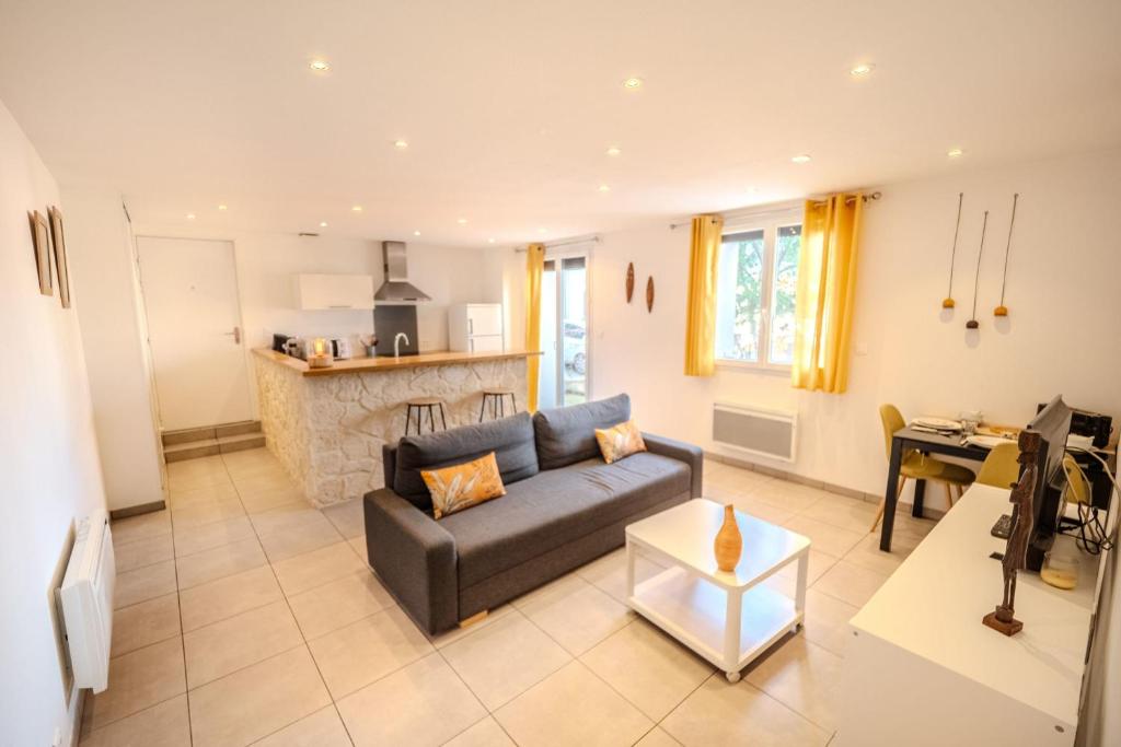Lisa - Spacious Terrace Ground floor - by Tgb - 2