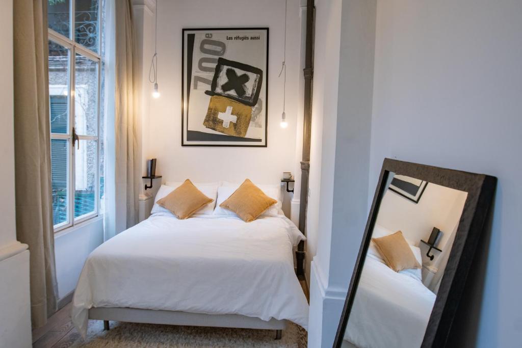 Historical Palace Apartment with Large Terrace - 5