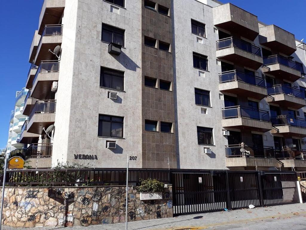 Apartamento amplo a 150 metros dos quiosques da Praia do Forte, Cabo Frio